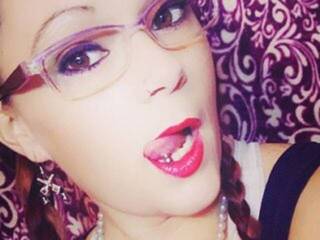 צ'אט וידאו ארוטי CrvyCntryScrt