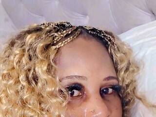 צ'אט וידאו ארוטי Curvybae