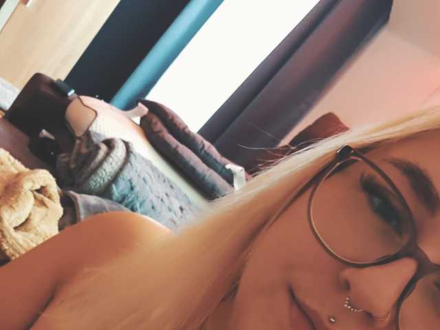 תמונה של הפרופיל Curvymelli97