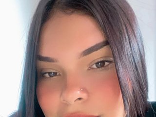 צ'אט וידאו ארוטי cuteandshybrunette