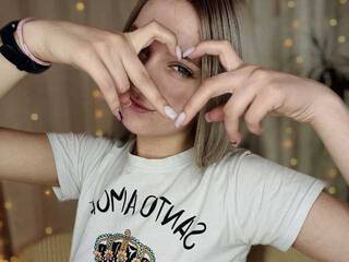 צ'אט וידאו ארוטי CyrilaPuff