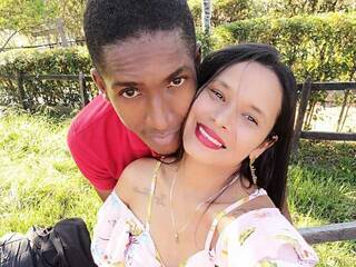 צ'אט וידאו ארוטי Dark-haired