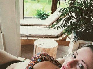 צ'אט וידאו ארוטי Dashasmile