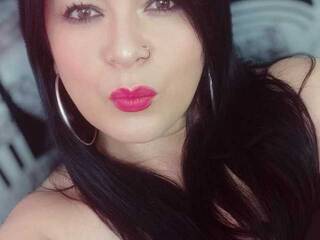 צ'אט וידאו ארוטי deepselena8