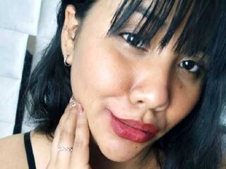 צ'אט וידאו ארוטי DellaBaker