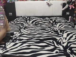 צ'אט וידאו ארוטי LittleKittyy