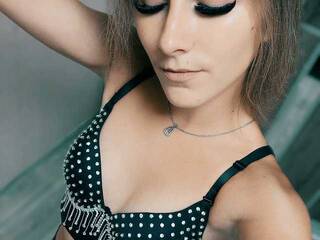 צ'אט וידאו ארוטי DeroniAh