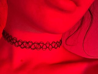 צ'אט וידאו ארוטי DevilishDoll