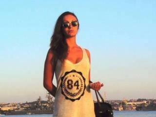 צ'אט וידאו ארוטי dinaenjoy