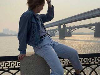 צ'אט וידאו ארוטי DinaMore