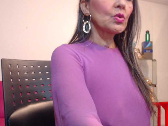 צילומי מסך משודרים SquirtNstyGrl