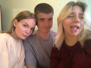 צ'אט וידאו ארוטי DivineTrio