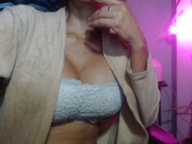 תמונות ramy_queen_official Hi♥️.tease me enough and magic happens!Menu is active. special lvl 79,150.Tip 95 to roll the dice :) #blonde #naturalboobs #bigboobs #pvt #curvy