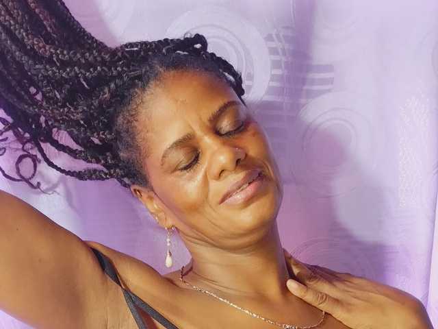 תמונה של הפרופיל ebony-cougar