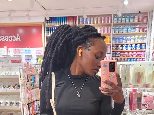 תמונה של הפרופיל Ebonycutelyn