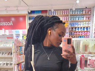 צ'אט וידאו ארוטי Ebonycutelyn