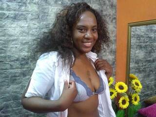 צ'אט וידאו ארוטי EBONYPASSION