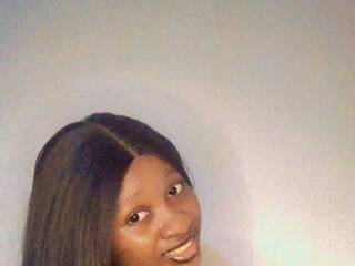 צ'אט וידאו ארוטי Ebonypetiti