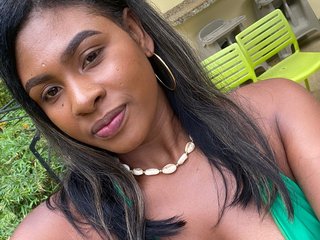 צ'אט וידאו ארוטי EbonyyQueenn