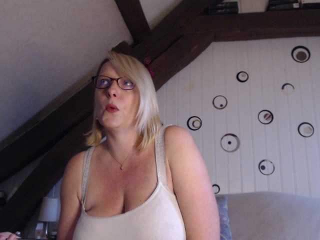 צילומי מסך משודרים EleannaRose