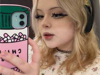 צ'אט וידאו ארוטי SleepyHeadCat