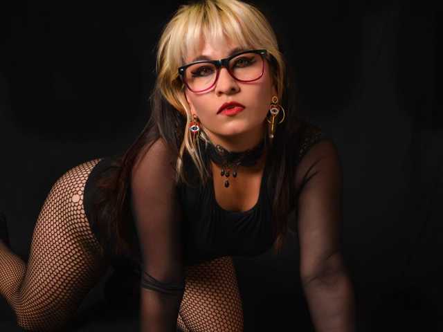 תמונה של הפרופיל elena-roberts