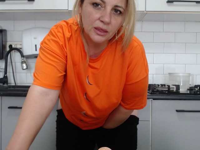 תמונות EllaSwan #mommy#milf#mature#bigass#bigboobs# @total squirt at goal @total @sofar @remain