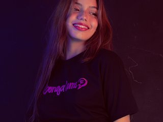 צ'אט וידאו ארוטי EllieMiller