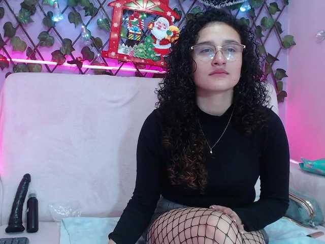 צילומי מסך משודרים Ema-boobsy