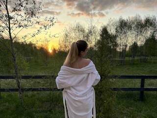 צ'אט וידאו ארוטי Emaleena