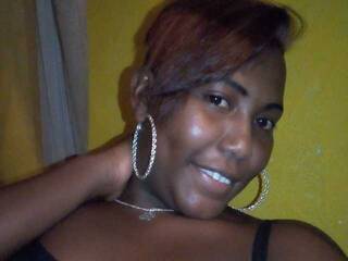 צ'אט וידאו ארוטי Emellie