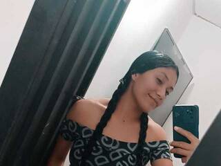 צ'אט וידאו ארוטי Emely18a