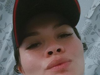 צ'אט וידאו ארוטי Emelycute