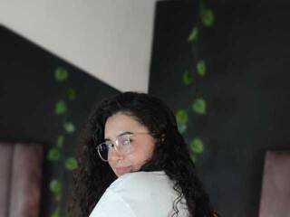 צ'אט וידאו ארוטי Emiilyy-gomez