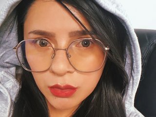 צ'אט וידאו ארוטי EMILI-EVANS