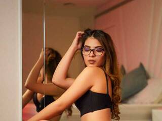 צ'אט וידאו ארוטי Emili-Roose