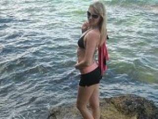 צ'אט וידאו ארוטי emili77