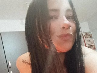 צ'אט וידאו ארוטי EMILIA-BLACK