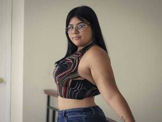 צ'אט וידאו ארוטי Emilly04