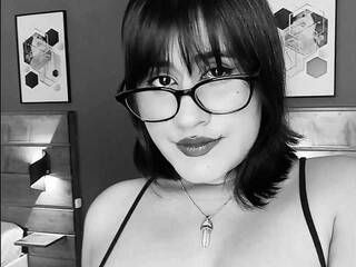 צ'אט וידאו ארוטי EmillyThomson