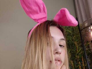 צ'אט וידאו ארוטי EmiLovMur