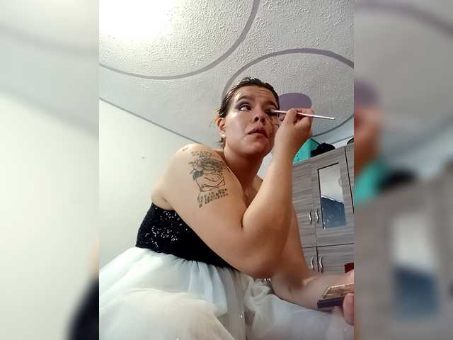 צילומי מסך משודרים Emily-510