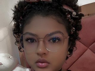 צ'אט וידאו ארוטי emily-carzon