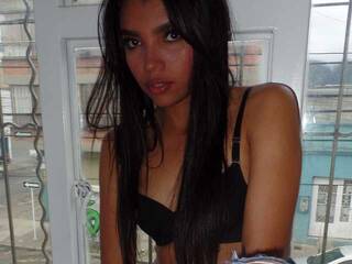 צ'אט וידאו ארוטי emilyharber