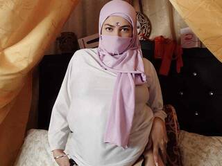 צ'אט וידאו ארוטי emiralove99