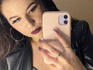 צ'אט וידאו ארוטי EmmaNeuman