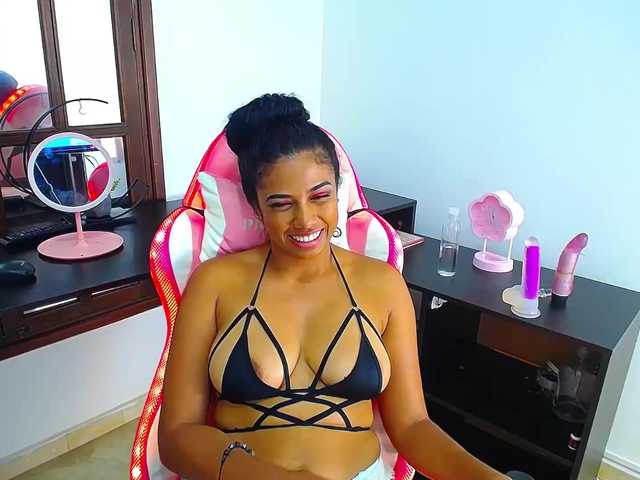 תמונות emmy-rosse Hey loves!! I'm Emmy rosse! the saturday is my brithday !! HELP MY CAR #latina #lovense #GOAL BODY OIL - FOR 90 TKS