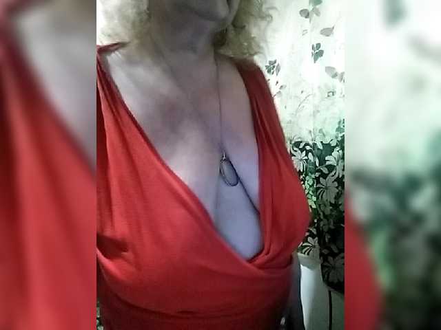 תמונות EmpressLady Tits 100, Ass 100, Pussy in pvt, Looking at camera 80, Lovense works from 2 tokens