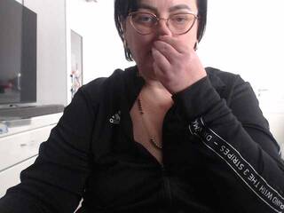 צ'אט וידאו ארוטי Emyllywhite