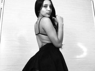 צ'אט וידאו ארוטי Evangeline18